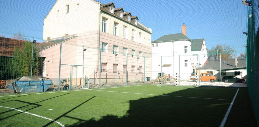 Műfüves grundfocipálya